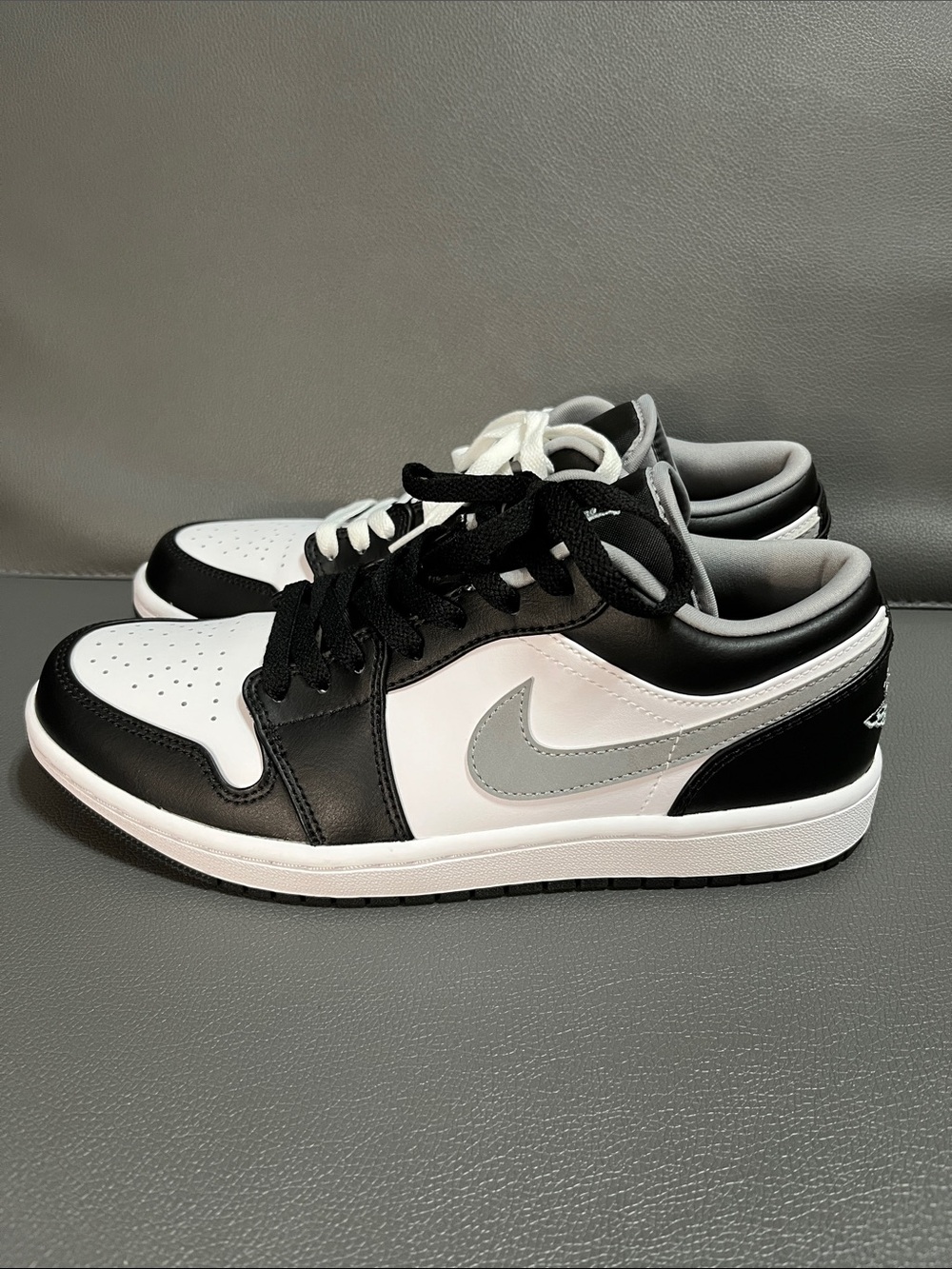 Jordan 1 Low black w/grey mens 8 worn once inside!!